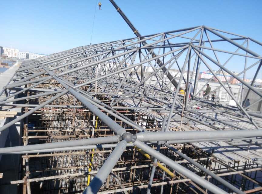 日喀则商贸城屋顶网架工程